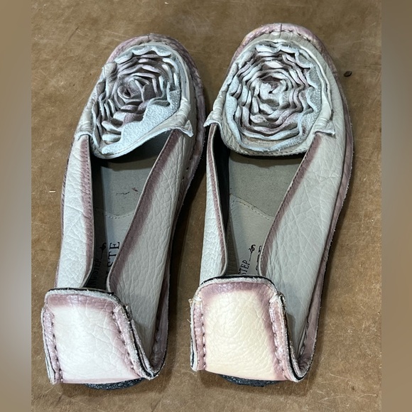 L’Artiste Spring Step Leather Floral Rose Slip On Flats - Picture 2 of 11